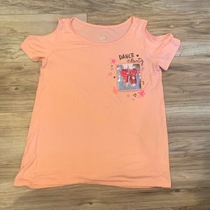 Justice Open Shoulder Shirt! In a size 10 in Girls!🌷